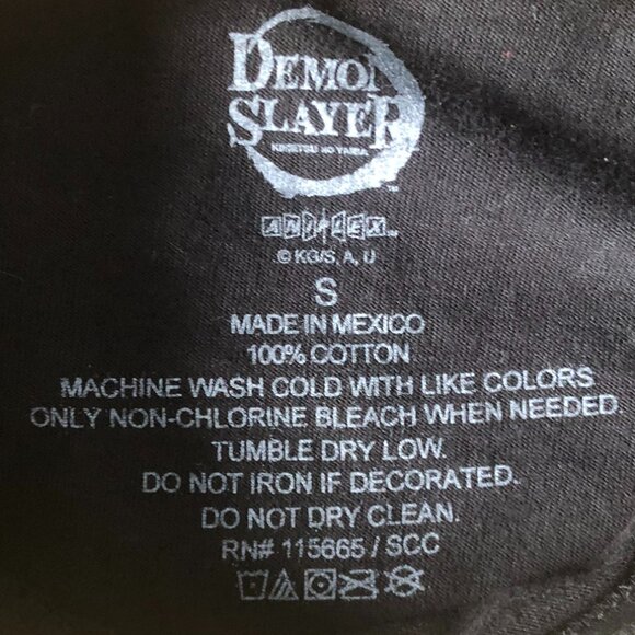 DEMON SLAYER (Size S) Graphic T-Shirt - Picture 5 of 5